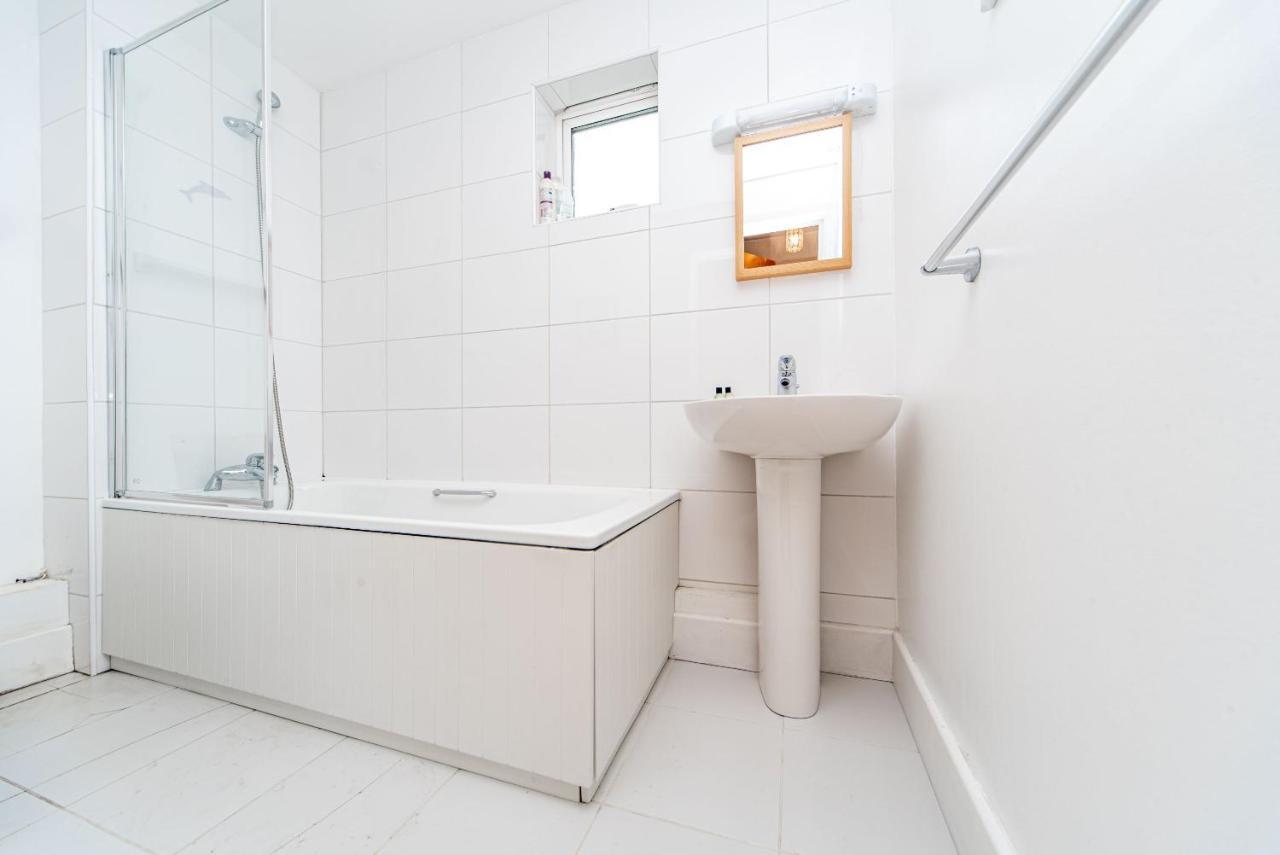 Pass The Keys Delightful Apartment Close To River In Se16 Londres Exterior foto